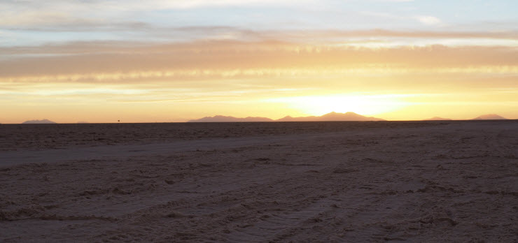 Salar_Uyuni_Sunset_k